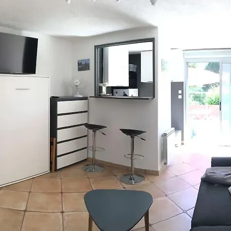 Cap Studio-cabine Jardin Clos, Port Et