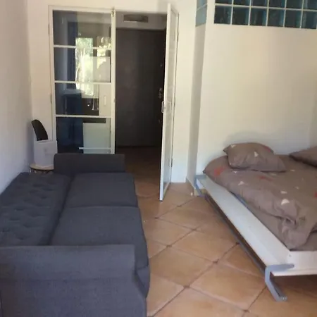 Cap Studio-cabine Jardin Clos, Port Et