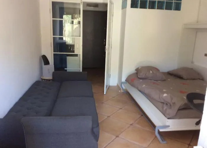 Cap Studio-cabine Jardin Clos, Port Et